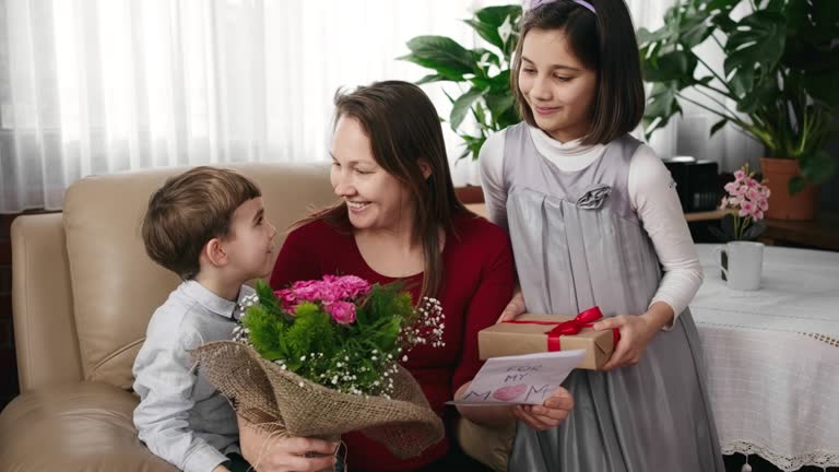 10 Just Because Gift Ideas for a Mom: Heartfelt Surprises to Brighten Her Day
