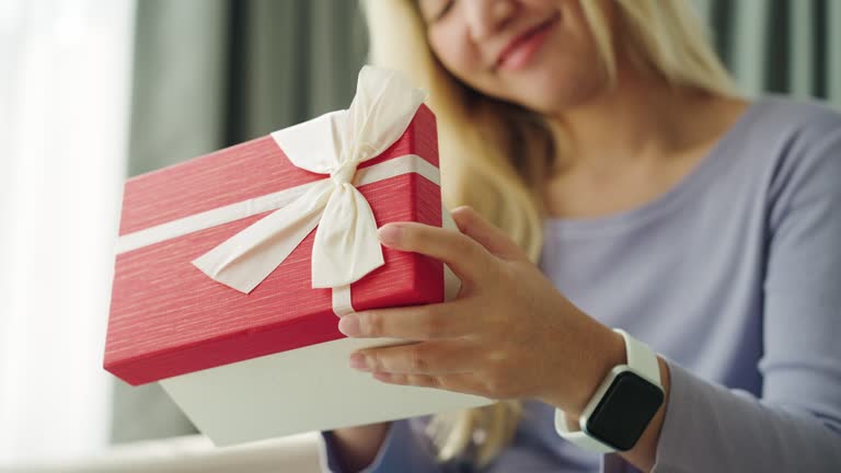 Trendy Gifts for Women 2025: Stylish, Fun & Totally On-Point Picks She’ll Love