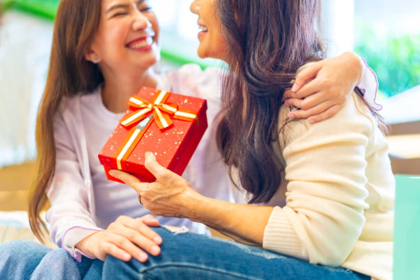 9 Last-Minute Birthday Gifts for Mom (Quick & Thoughtful Ideas 2026)